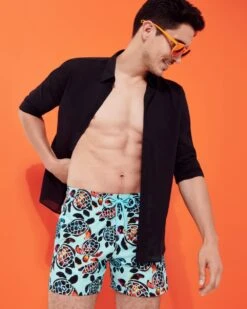 Vilebrequin Mens Screen Turtles Stretch Swim Shorts, Lagoon Blue Swimming Trunks 11 Vilebrequin Mens Screen Turtles Stretch Swim Shorts, Lagoon Blue Swimming Trunks -Boss Store vilebrequin mens screen turtles stretch swim shorts lagoon blue swimming trunks p43360 260373 image